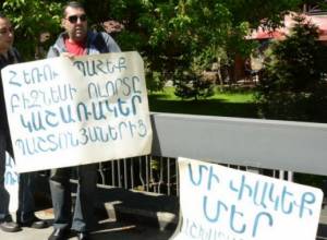 Акция около Резиденции