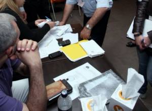 На несколько минут до закрытия участка