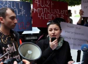 Участники акции дошли до КРОУ