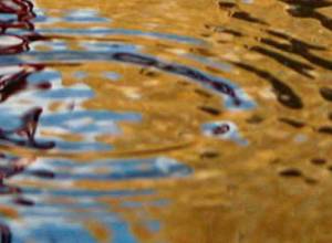 Дождь залил город