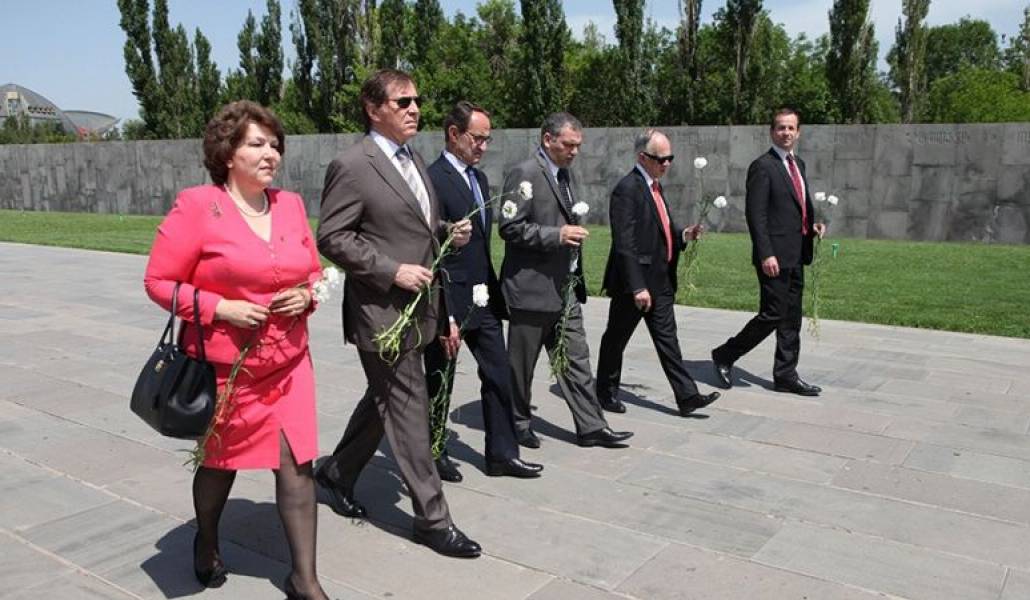 a14f4d3a395a8a3982d0f92fa45cbbb5