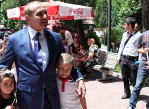 Поздравление от Овика Абраамяна