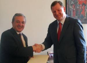 Заместитель министра ИД принял посла