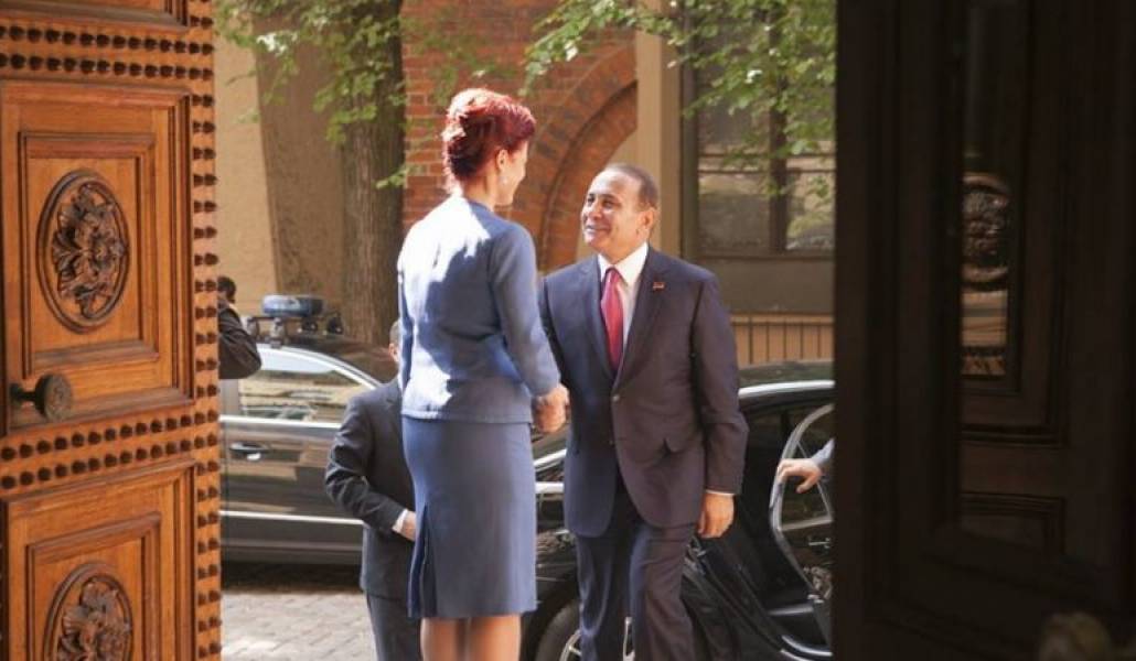 9c6afcbad9c7edb61b2e4f80f6435580