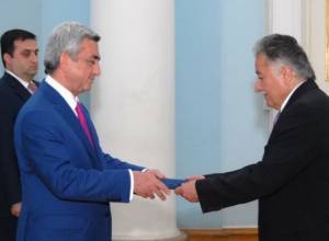 Посол вручил верительные грамоты