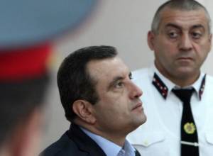 По чьему указанию был осужден В. Седракян