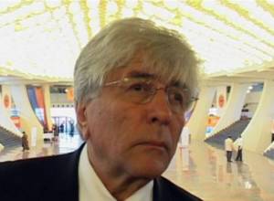 Иск против Роберта Амирханяна