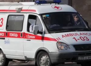 Тучного пациента донесли до Скорой