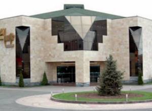 «Не ты валялся на земле и материл меня?»