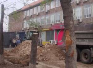 Строительство по адресу Комитас 5 временно приостановится