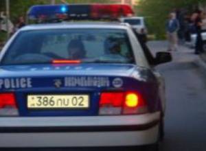 Задерживают в наручниках