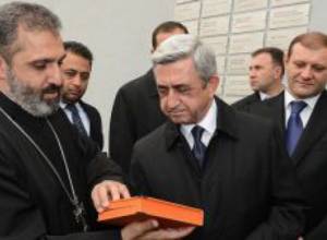 Священник будет давать советы Сержу Саргсяну