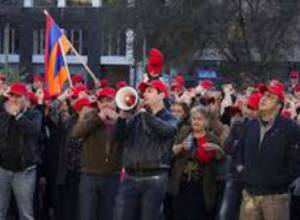 "Красные шапки" временно прекращают борьбу