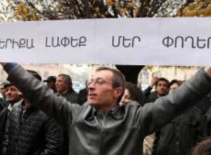 Члены Правительства вышли с черного входа