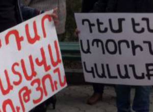 Пришли поддержать Вардана Петросяна