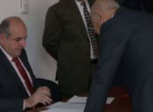 Один из коммунистов разгневался