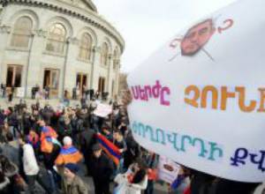 Напряженная ситуация у здания Правительства