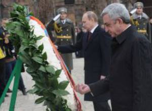 Путин возложил венок в Гюмри