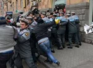 Полицейские не вернули камеру журналиста