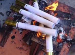 По решению суда сожгли пачку сигарет