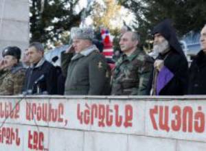 Бако Саакян поздравил военнослужащих