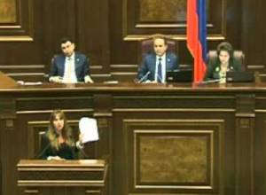 Զարուհի Փոստանջյան. Գնացեք համոզեք Սերժ Սարգսյանին