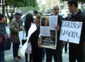 Կախաղան կառավարության շենքի մոտ