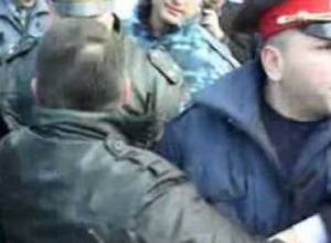 Կադրեր Ոստիկանները ուժ են կիրառում