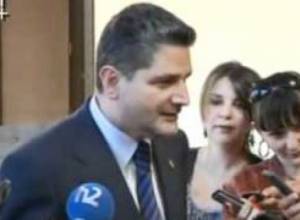 Տիգրան Սարգսյանը պատասխանում է լրագրողների հարցերին