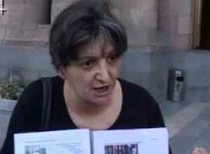 Կառավարության դիմաց կրկին մարդաշատ էր