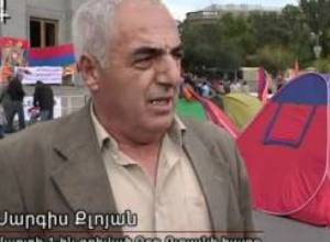 Մարտի 1-ի զոհերի հարազատները..