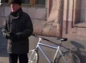 Դեսպանը ժամանեց հեծանիվով