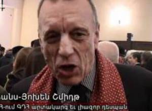 Նա հավատում է մենակ