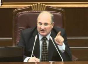 «Տիկին Ալավերդյան, դուք ձեզ անկարգ եք պահում»