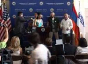 ԱՄՆ դեսպանատանը