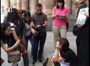 Շտապ օգնության մեքենա` կառավարության դիմաց