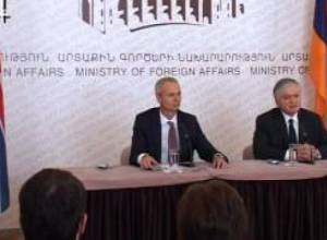 Է. Նալբանդյան. «Ձեւացնում է, որ անձրեւ է գալիս»