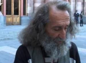 Երեք փրկիչներ կառավարության դիմաց