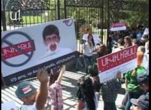 Ակցիա ԱԺ դիմաց