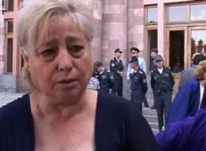 Կառավարությունը կրկին մարդաշատ էր