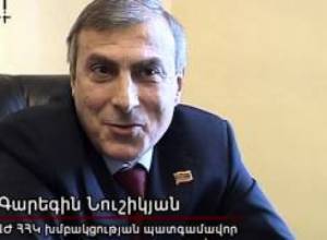 Նուշիկյանը քարոզում է Սարգսյանին