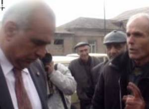 Րաֆֆի Հովհաննիսյանը գեներալ Մանվելի գյուղում