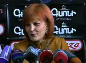 Կանայք Հայելի ակումբում