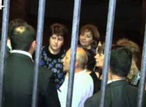 Տիգրան Սարգսյանը հանդիպեց ՀՀԿ շենքի առաջ հավաքված քաղաքացիների հետ