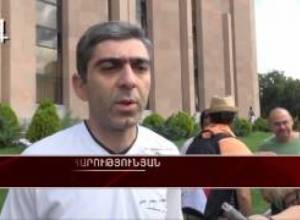 Քաղաքապետարանի մոտ