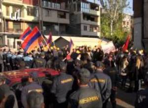 Լարված իրավիճակ Մաշտոցի պուրակում. կրքերը չեն հանդարտվում