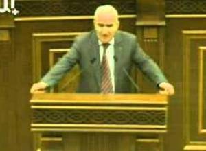 Ինչպես պետք է հագնվի Փաշինյանն ըստ Գ. Սահակյանի