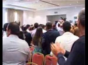 Տեր-Պետրոսյանը մտավ դահլիճ