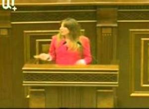 Ընկնելու ենք ոտքի տակ. Զարուհի Փոստանջյանի ելույթը