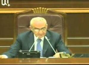 Սկանդալ. ԱԺ նախագահն անջատեց խոսափողները